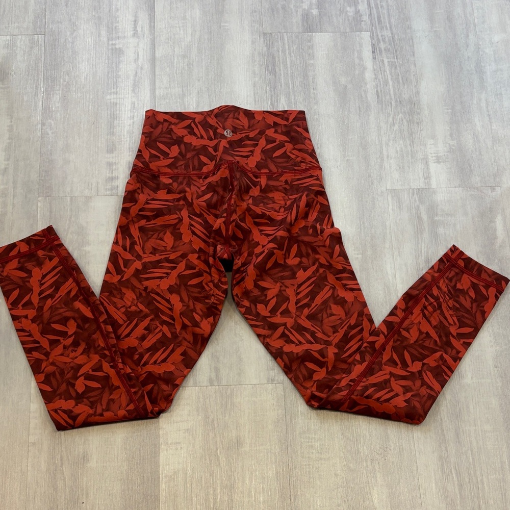 Lululemon Athletica Leaves Patterned Leggings. Ankle length